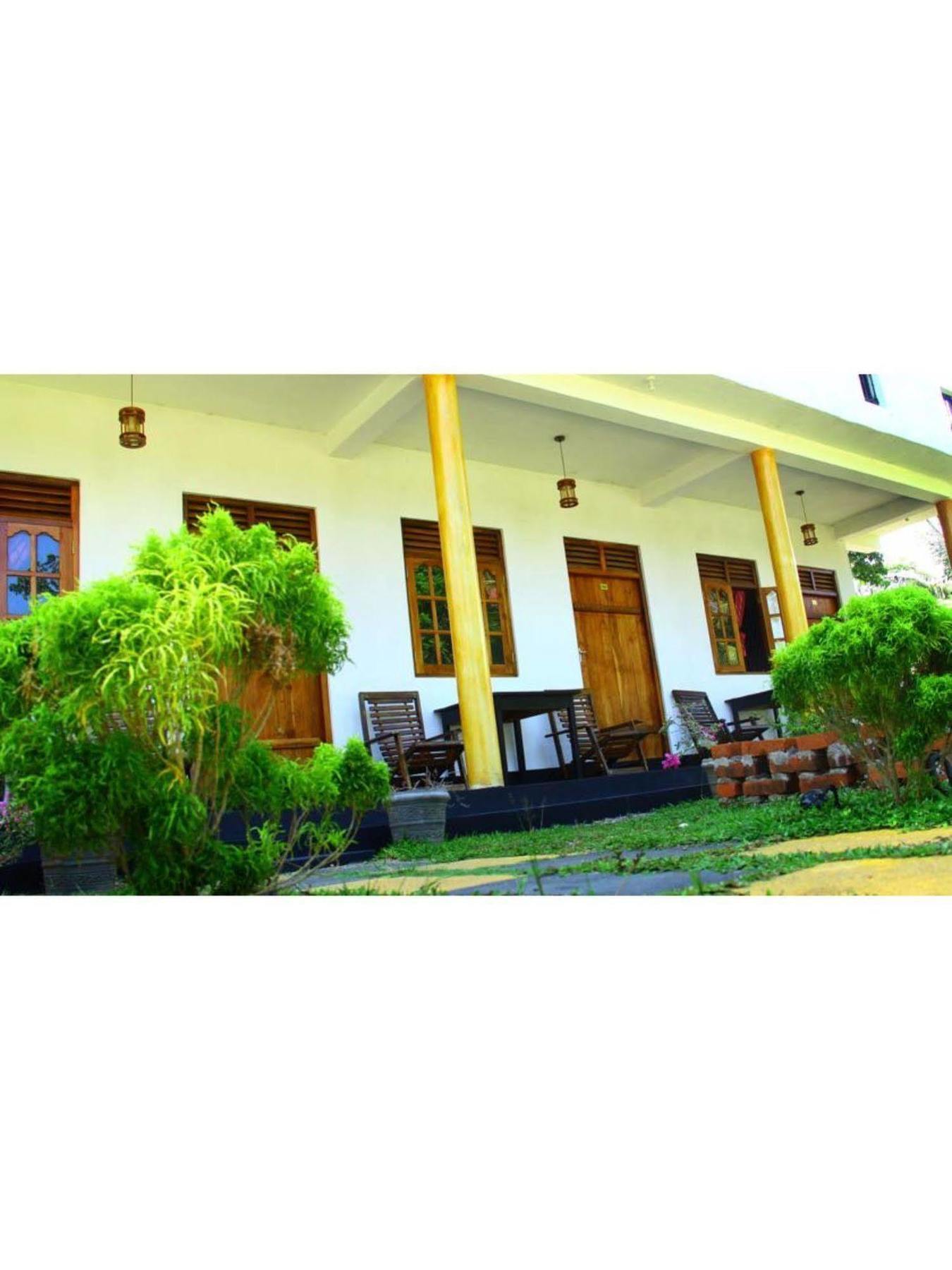 A One Calm Palace Mirissa Exterior foto